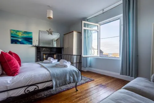 Maelog Villa Master Bedroom - Rhosneigr