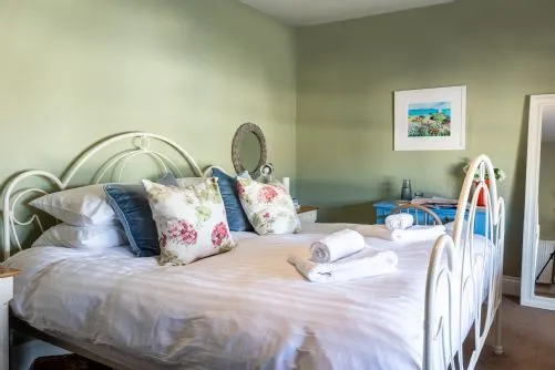 Maelog Villa Top Bedroom - Rhosneigr