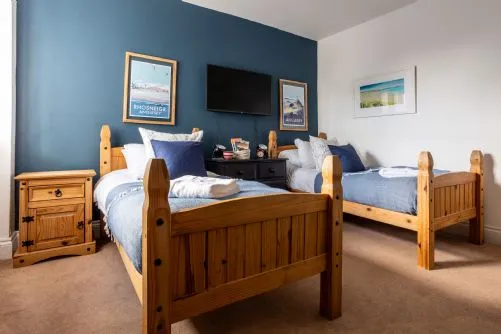 Maelog Villa Twin Room Middle Floor - Rhosneigr
