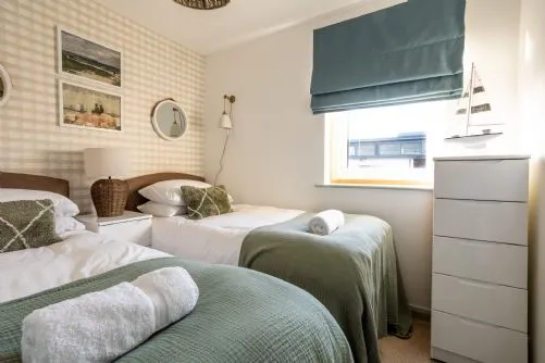 Sea Sway Twin Window