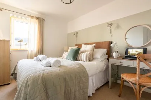 Sea sway master bedroom with ensuite