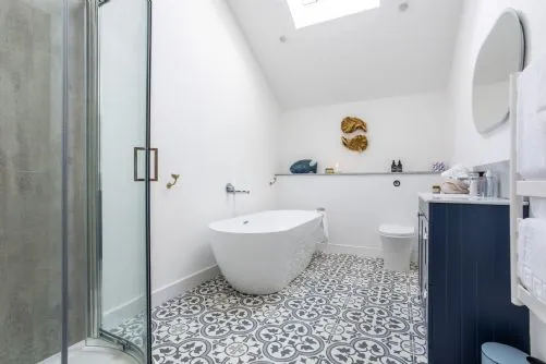 The Old Pottery Upstairs Bathroom 