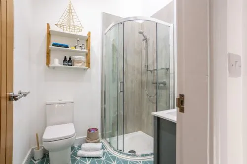 The Old Pottery Downstairs Shower Room 