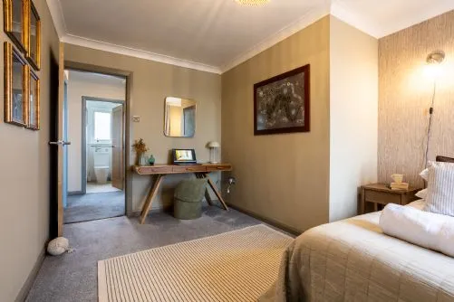 Lakeside view to Bathroom