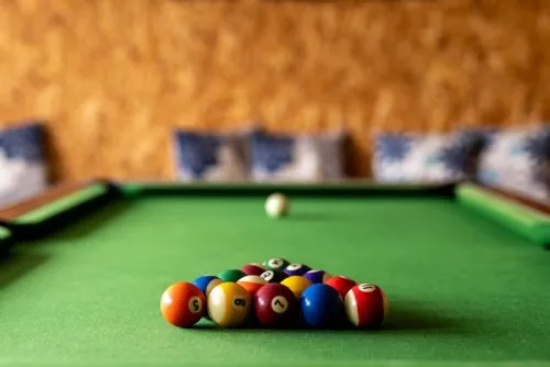 Ty Rhos Newydd Snooker Table