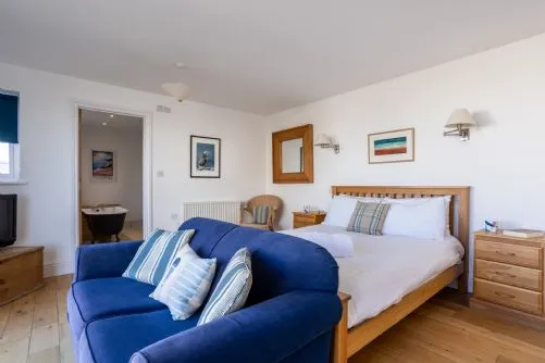 Morwennol - Downstairs Double Bedroom 