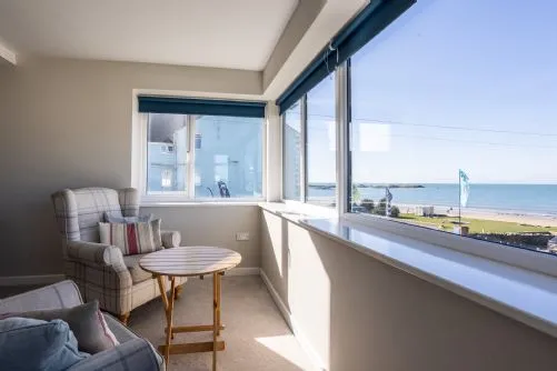 Morwennol - King Room View to Beach