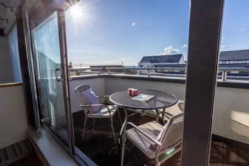 Minstrel Lodge Table - Rhosneigr 
