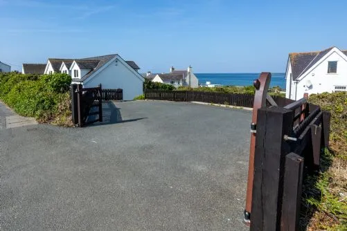 Gardd Nain - Driveway 