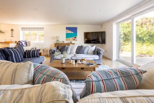 Gardd Nain - TV Area