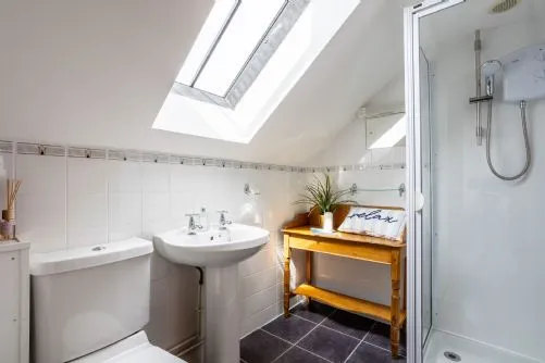 Y Stabl - shower room