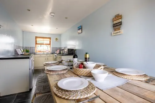 The Granary  - Dining table in Kitchen 