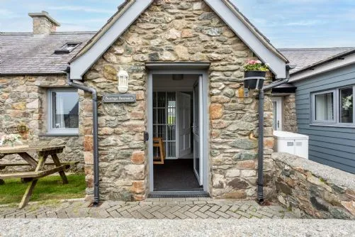Bwthyn Branwen front entrance