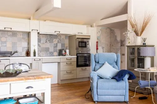 Owain's Lake View - Kitchen - Llanfaelog