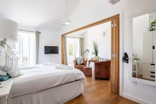 Owain's Lake View - Bedroom - Llanfaelog