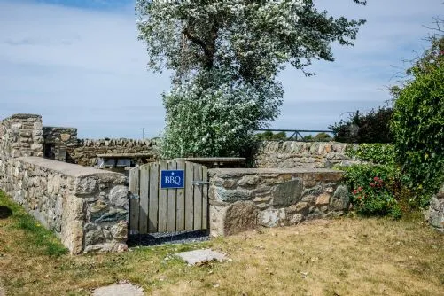 Bwthyn Dwynwen picnic area