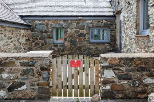 Ty Cwyfan Front Gate