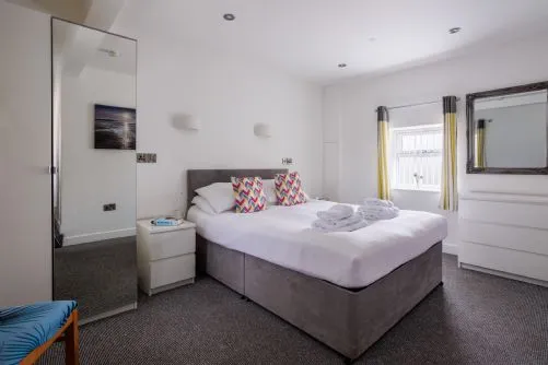 Ty Cwyfan Master Bedroom