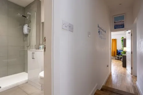 Surf's Edge - hallway to lounge