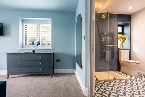 Bluebells - Blue room ensuite