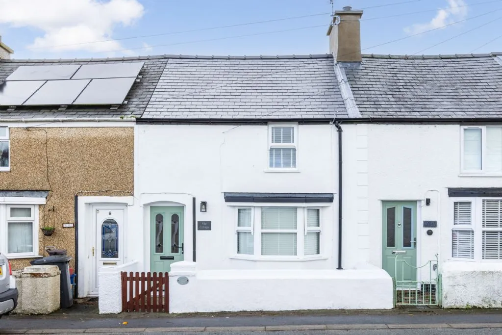 Kite Cottage Malltraeth - Outside Front 
