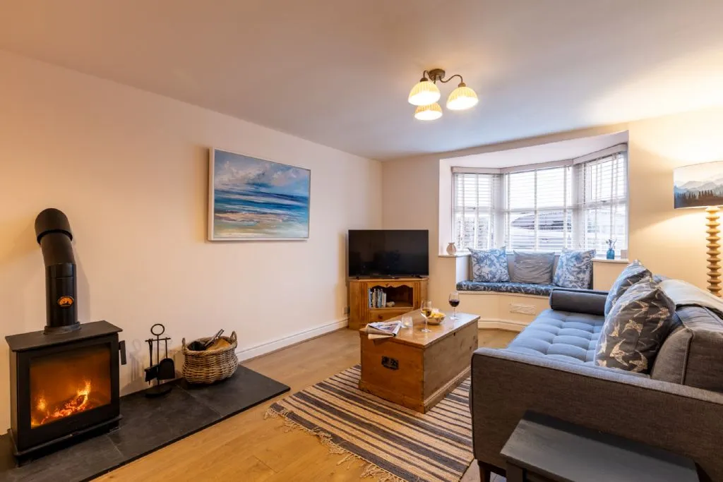 Kite Cottage - Lounge Log Burner