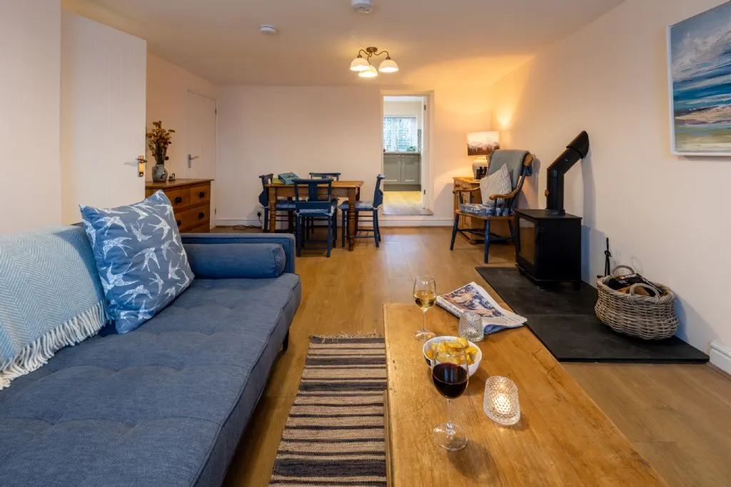 Kite Cottage - Open plan lounge