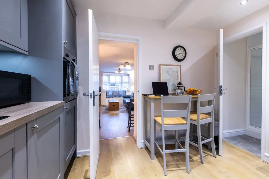 Kite Cottage - Bathroom Door