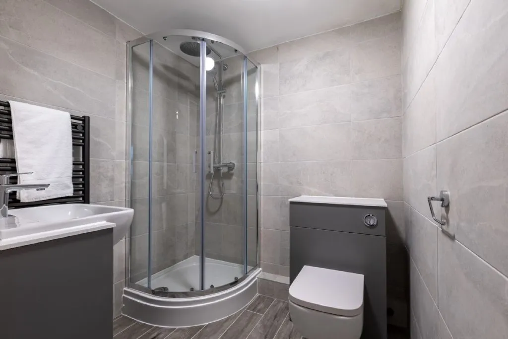 Ancones downstairs double bedroom en-suite