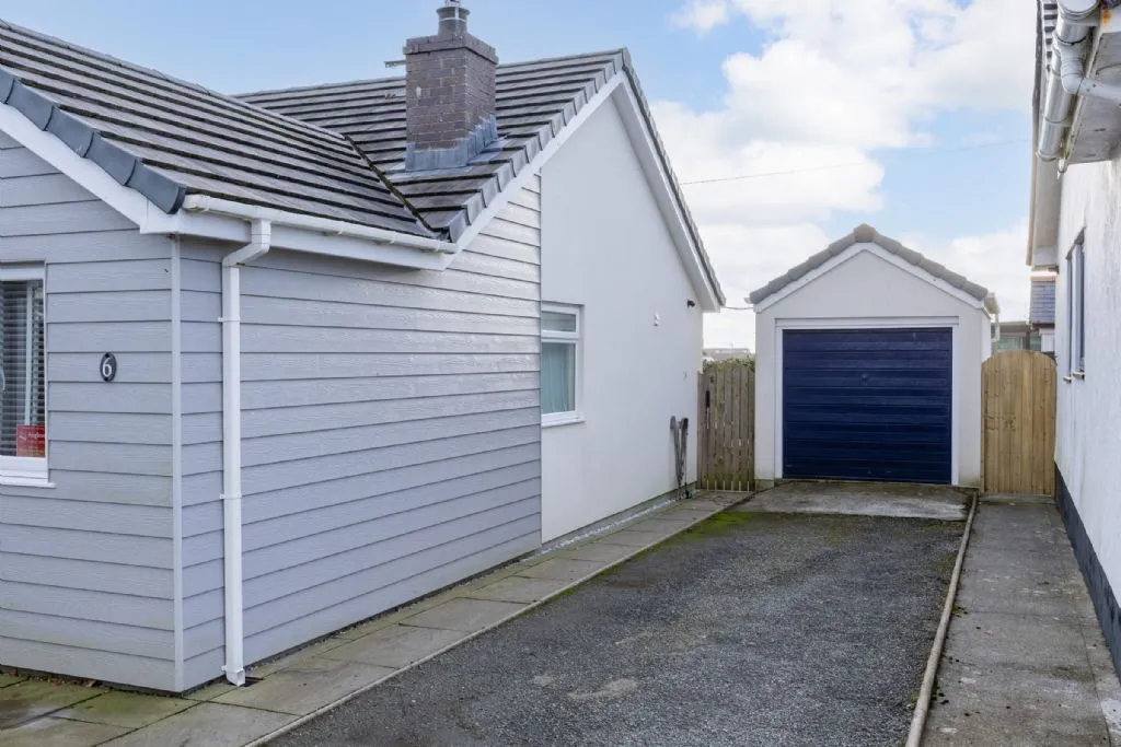 Off the Hook - Garage