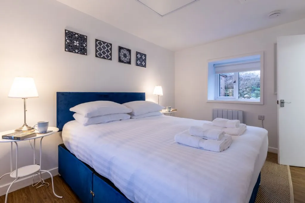 Ty Capel Bach - Master Bedroom King