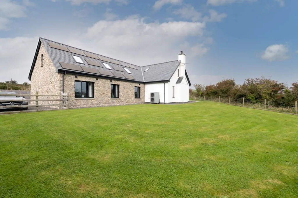 Ty Rhos Newydd House and Garden