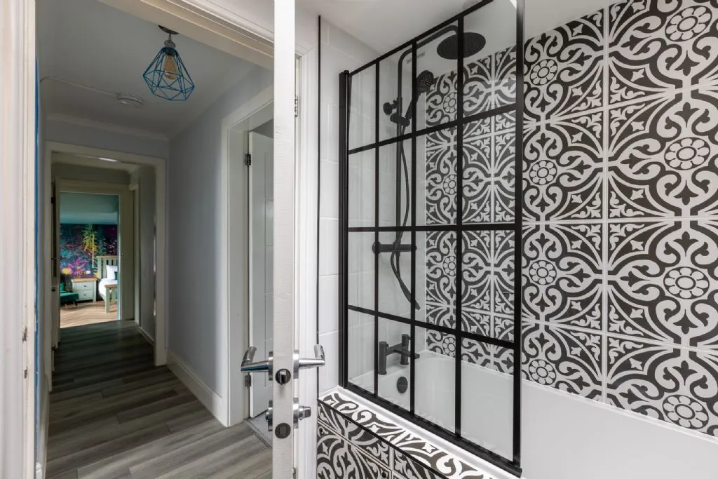 Coed Y Llan Family Bathroom 