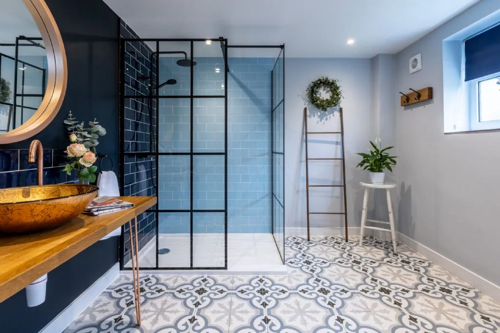 Coed Y Llan Shower Ensuite