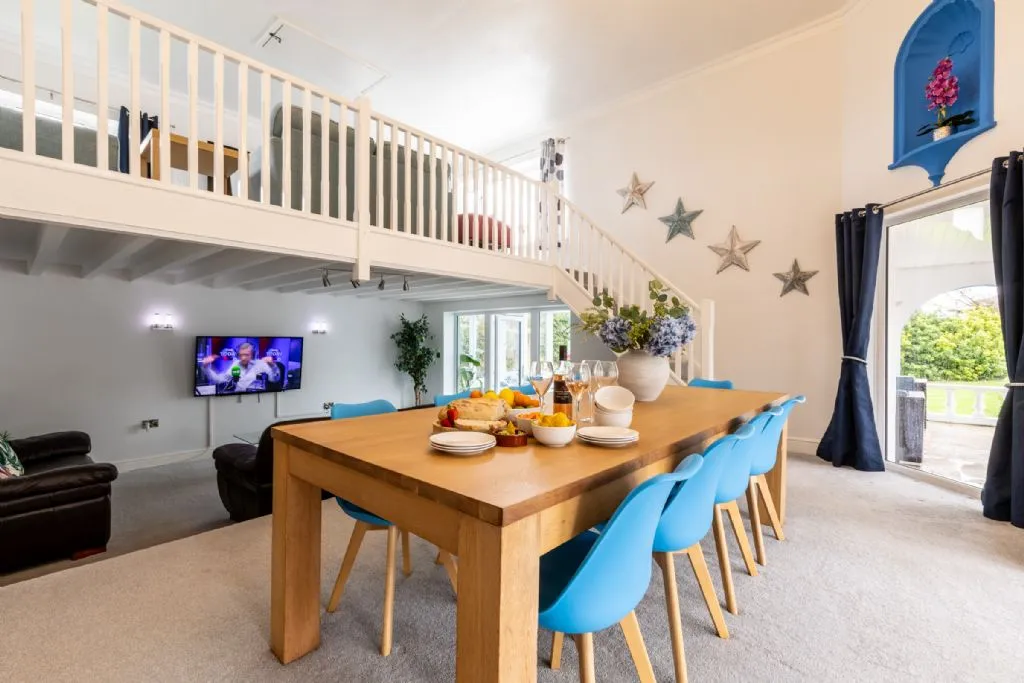 Coed Y Llan Dining Area