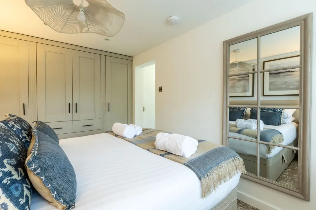 Hafan back Bedroom King Bed